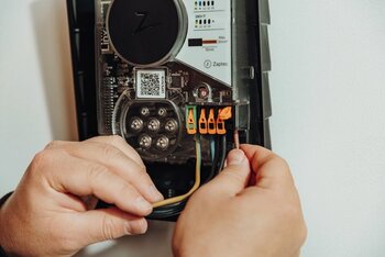 Laadpalen met Installatie: Een Nieuwe Dienst van NaQuBo Comfort en Veiligheid